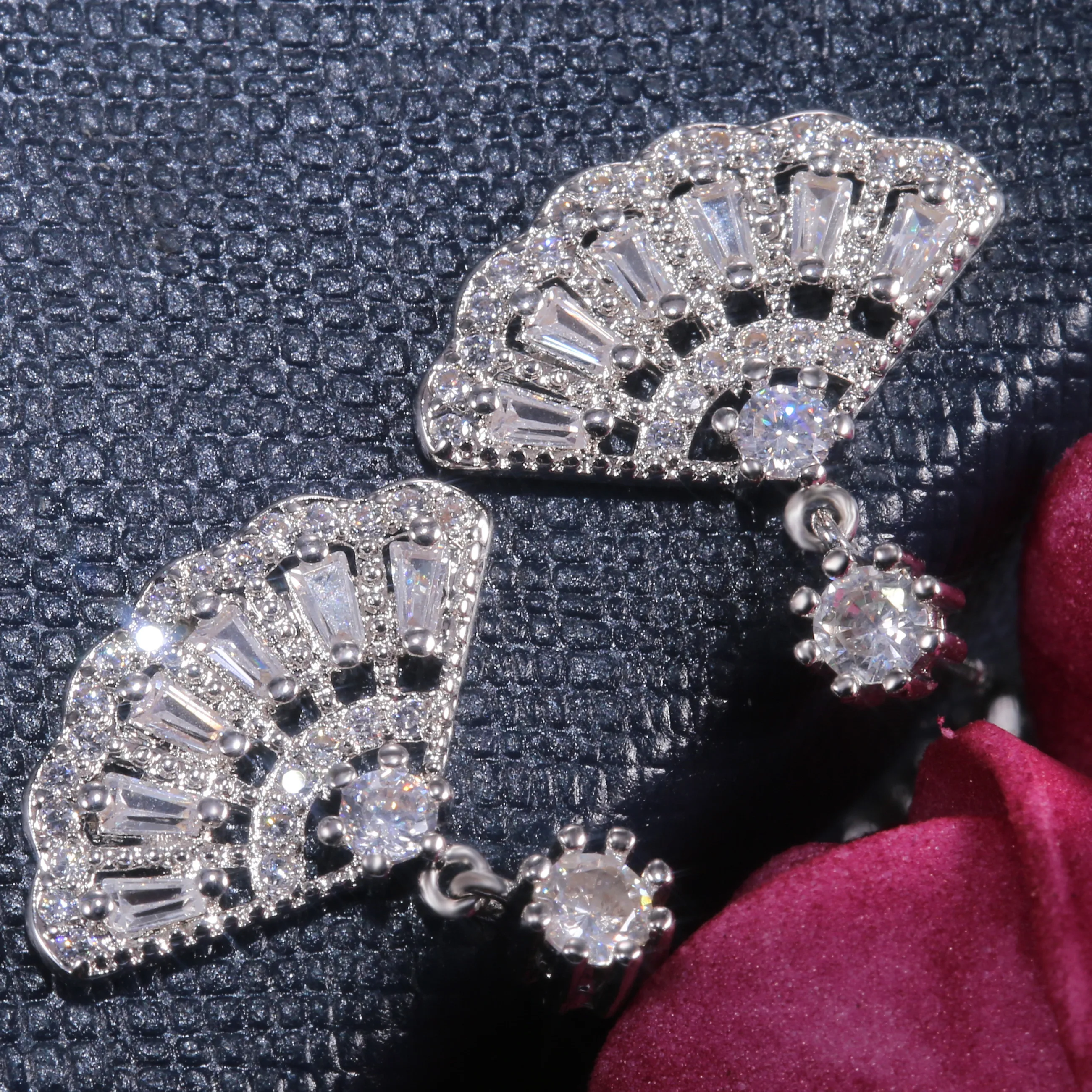 

CAOSHI Beautiful Jewelry New Design Women Fan Shape Full Diamonds Filled Zircon Unique Fan Delicate Silver Stud Earrings