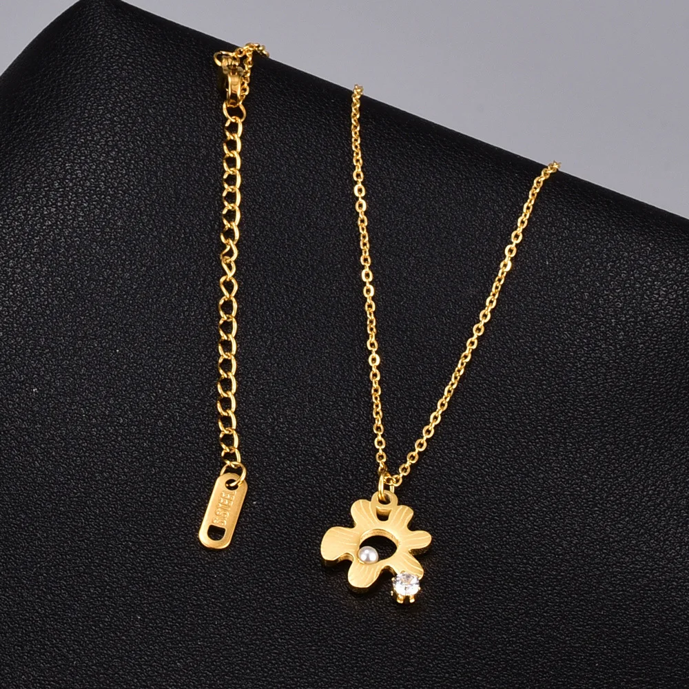 

Sweatproof Waterproof 316L Stainless Steel CZ Flower Pendant Necklaces Titanium Steel Zircon Flower Necklaces For Women