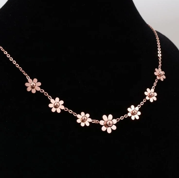 

18K Titanium Stainless Steel Flower Girl Necklace Women Gold Flower Necklace Necklaces