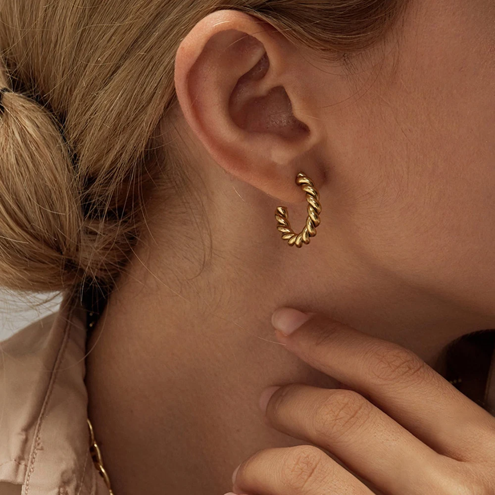 

e-Manco Factory Hot Sale 18k Gold Vermeil Jewelry Minimalisttwist Croissant Hoop Earrings for Women Party