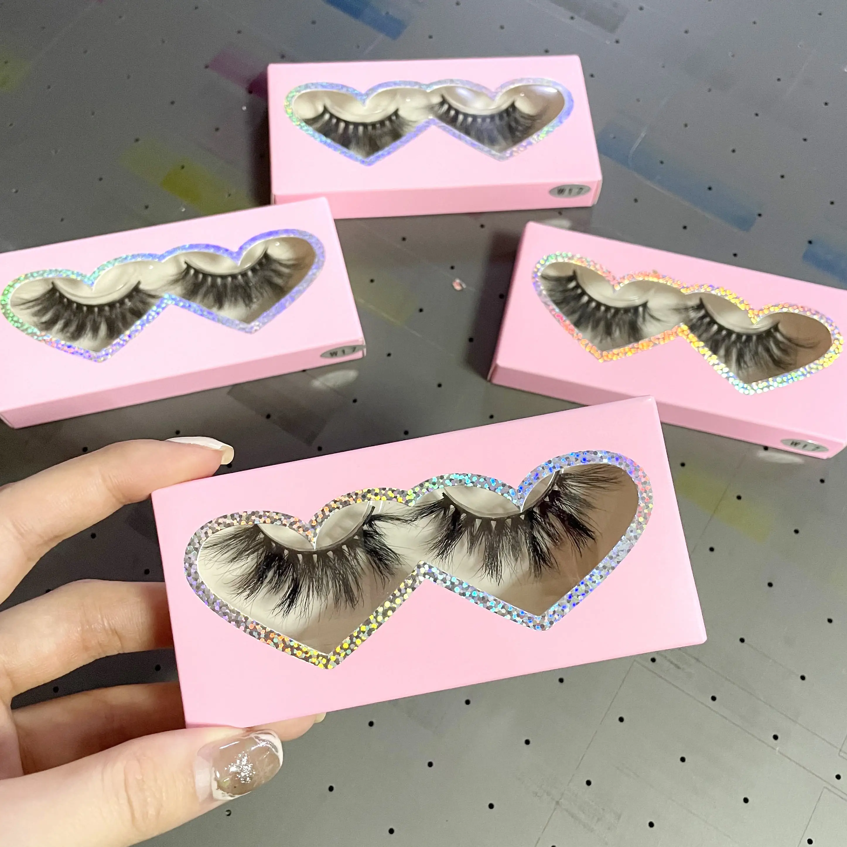 

Customized pink heart shaped lash box packaging valentine gifts 2021 new arrivals 25mm 3d mink eyelashes vendors, Natural black