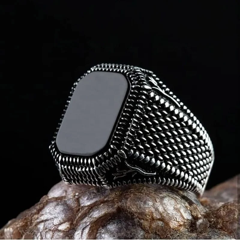 

Hot new retro natural black square agate silver plated men's pattern ring, Picture shows