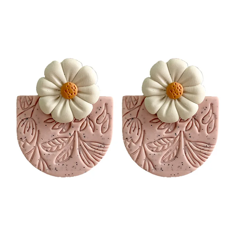 

Handmade Daisy Pink Flower Polymer Clay Earrings Boho Clay Pendant western Earrings For Spring