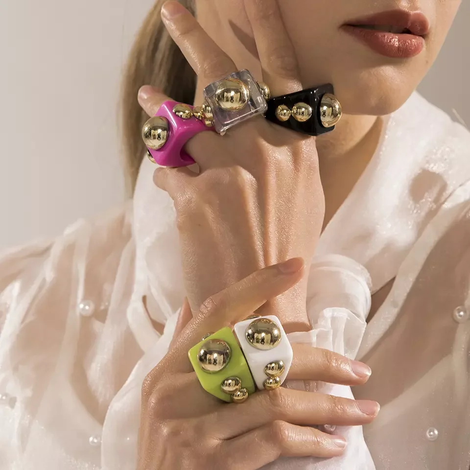 

Wholesale 2021 new female geometric large heavy resin ring colorful and generous square acrylic gold bead ring girls party, As picture