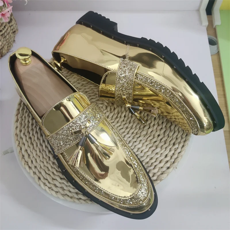 

Unique Designers Golden Uppers Fancy Materials Dress Slip On Shoes Men Tassels Shoes