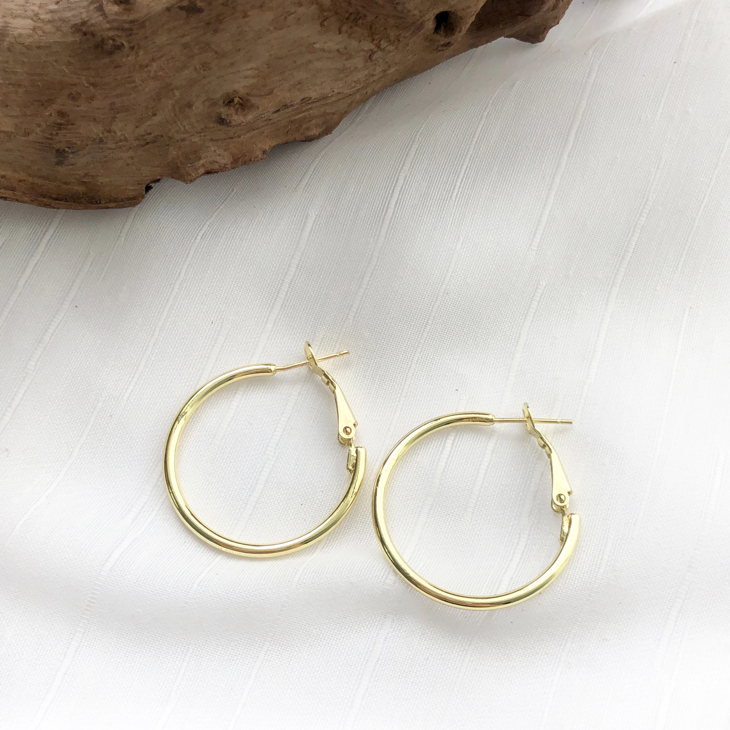 

Eico Fashion Jewelry Simple Design Hoop Earring for Girls