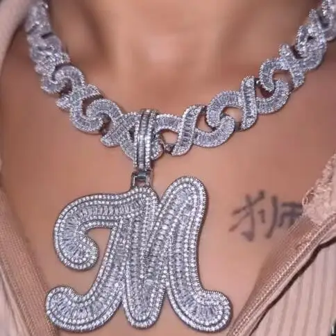 

2023 Diamond Initial Name Necklace Hip Hop Custom Big CZ Cursive Letters Pendant Charms Women Iced Out Baguette Initial Necklace
