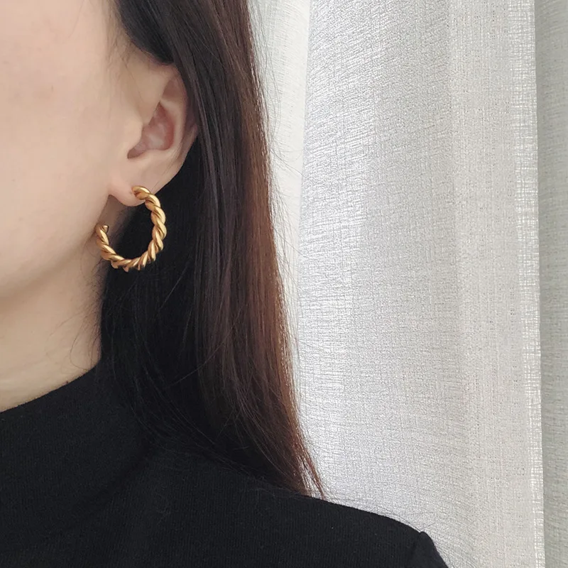 

Fashionable 30mm 37mm Size Women's Hoop Earrings Jewelry 18K Gold Plated Stainless Steel Twisted Circle Rope Loop Hoop Earrings, As picture