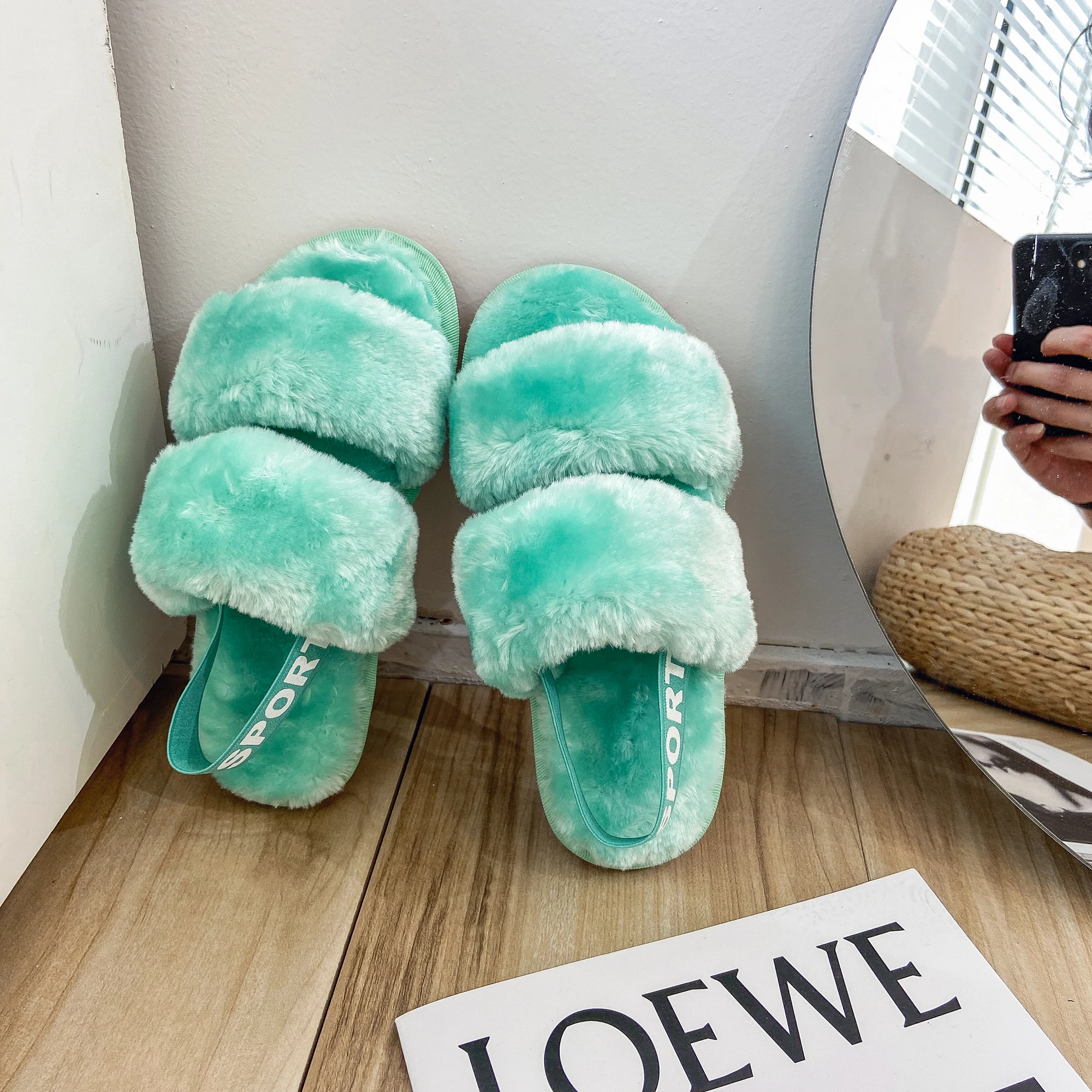 

Custom girl's Fashion soft New Women faux fur slides indoor outdoor fur Slippers, As picture