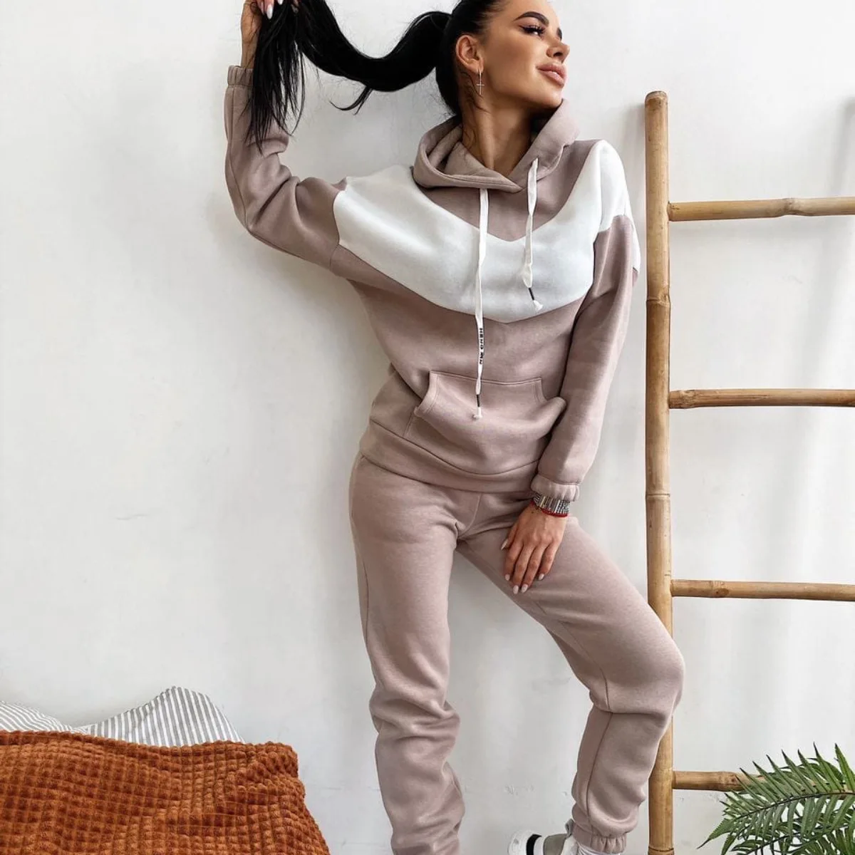 

Cyalaa KF520 Wholesale Tracksuit Set Women 2 Pieces Pullover Sweatpants Joggers Outfits