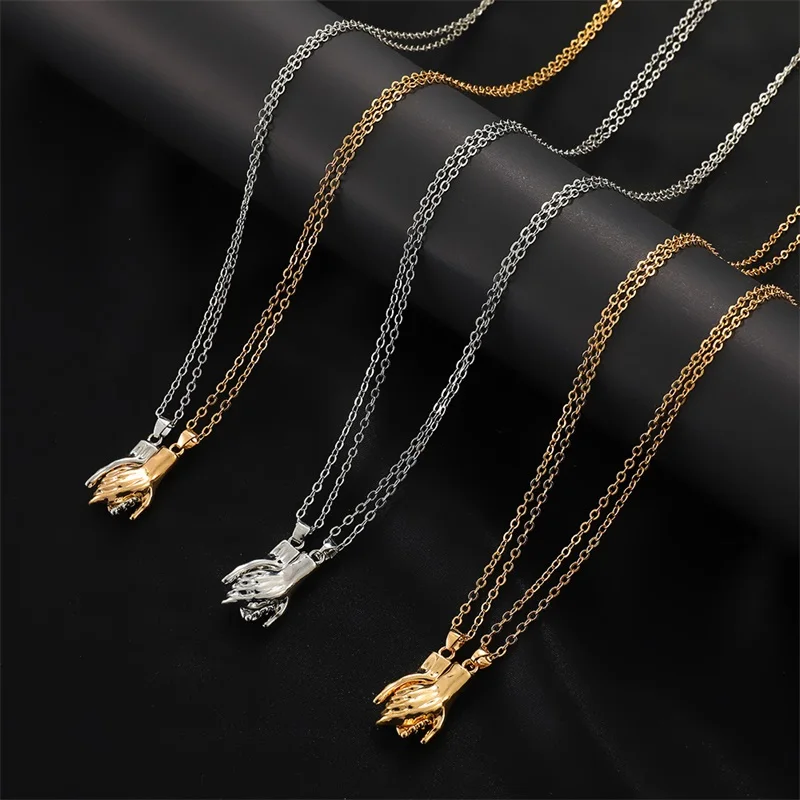 

Holding Hand Pendant Necklace Magnetic Creative Valentine's Day Couple Jewelry Gift Men Women Gold Plated Alloy Necklaces, Picture shown