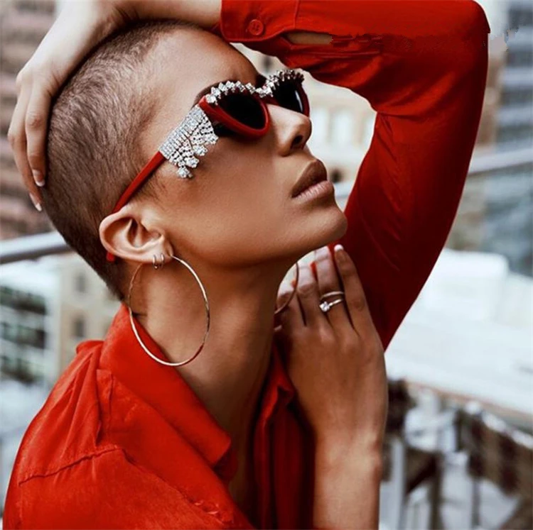 

Trendy 2021 Retro Designer Cat Eye Rhinestone Sun Glass Vintage Luxury Women Diamond Shades Sunglasses With Crystals, Custom colors
