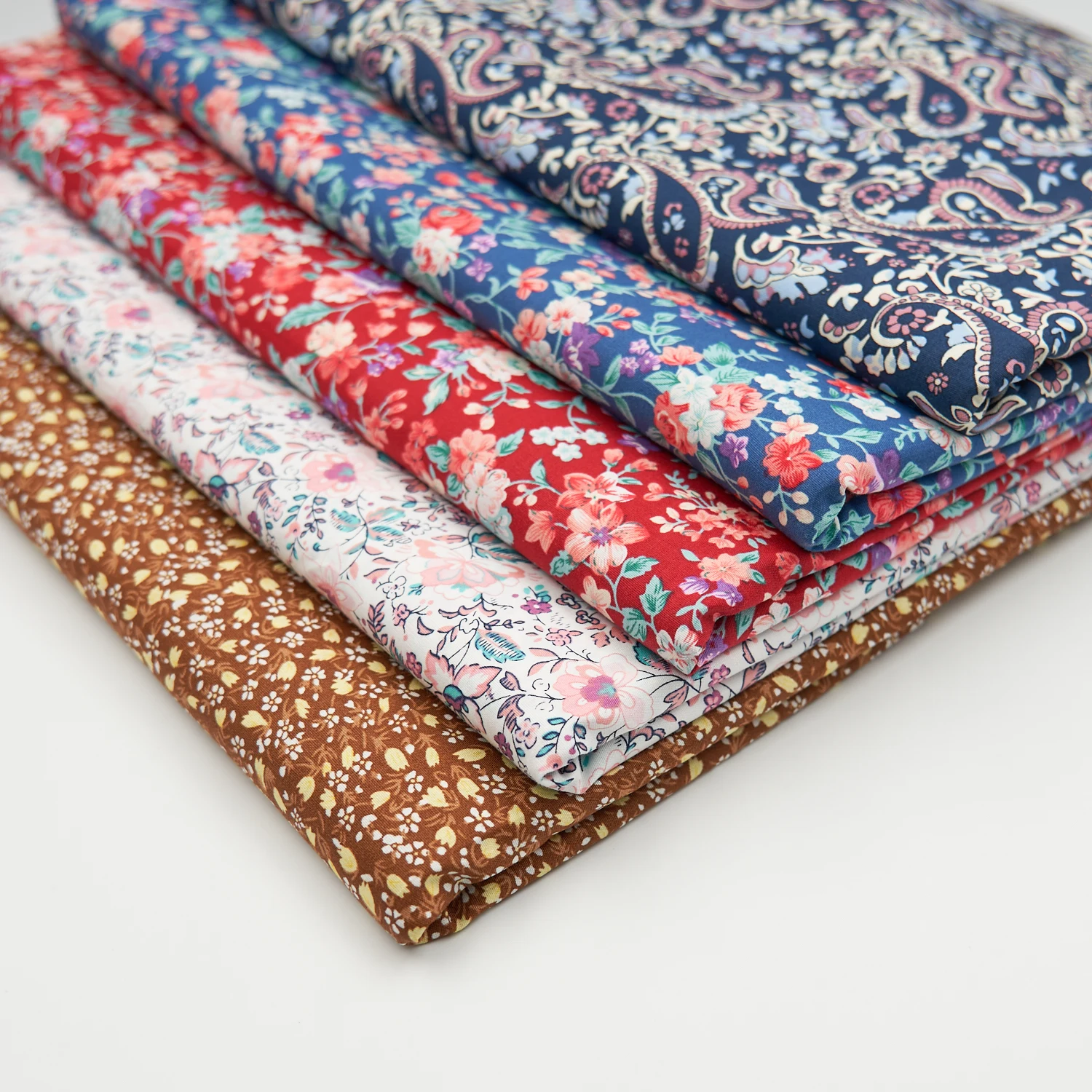 Combed Cotton Printed Fabric Soft Hand Feeling Custom Printed Small Flower Cotton Lawn Fabric for Quilt