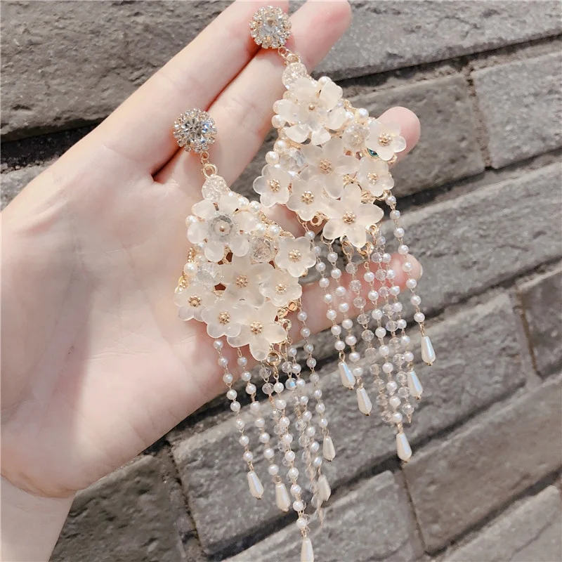 

2022 New Arrival Korean Designer Flower Beading Earring Fashion Retro Handmade Pearl Flowers Beaded Tassel Earrings For Women