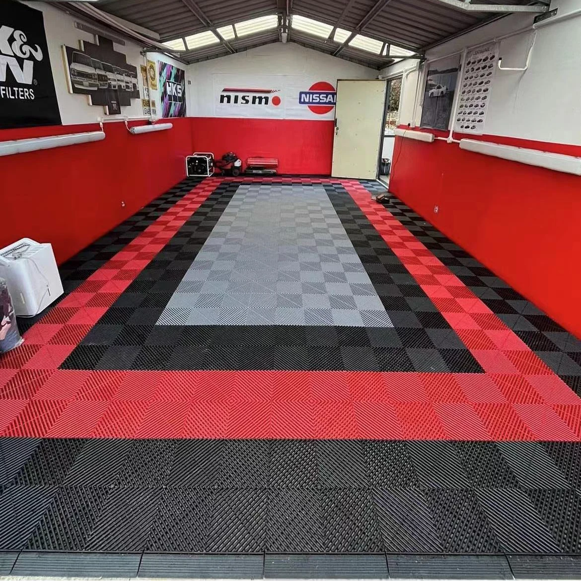 

Plastic Interlocking Garage Floor Matts Checkered Garage Flooring for Workshop Gym Showroom Manufacturer