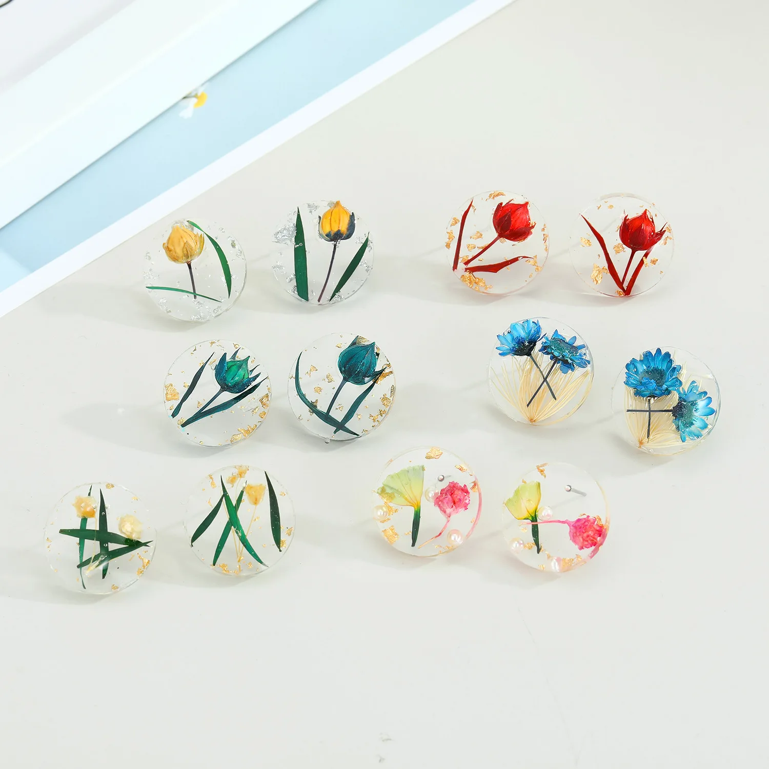 

Cute Accessory Gold Foil Colorful Flower Clear Stud Earrings Sweet Flower Round Clear Earrings