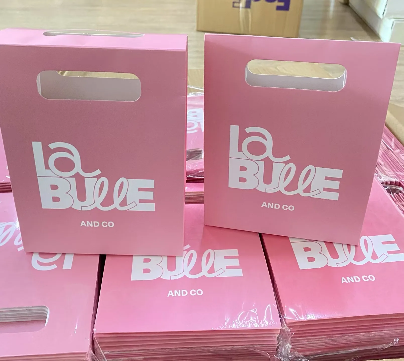 Wholesale Custom Gift Bags with logo Shopping Bag Hard Paper Bag Christmas Customized