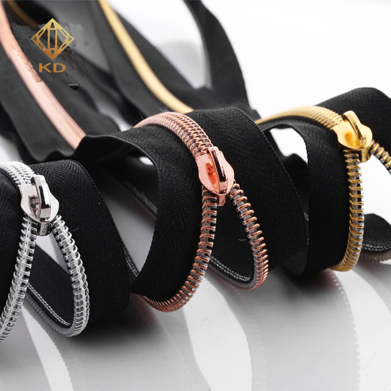 

2020 Custom 3# 5# Eco-friendly Reflective Colourful Fashionable Zip Roll Golden Open-End Fashion Nylon Zipper For Clothes Bag, Customer's color