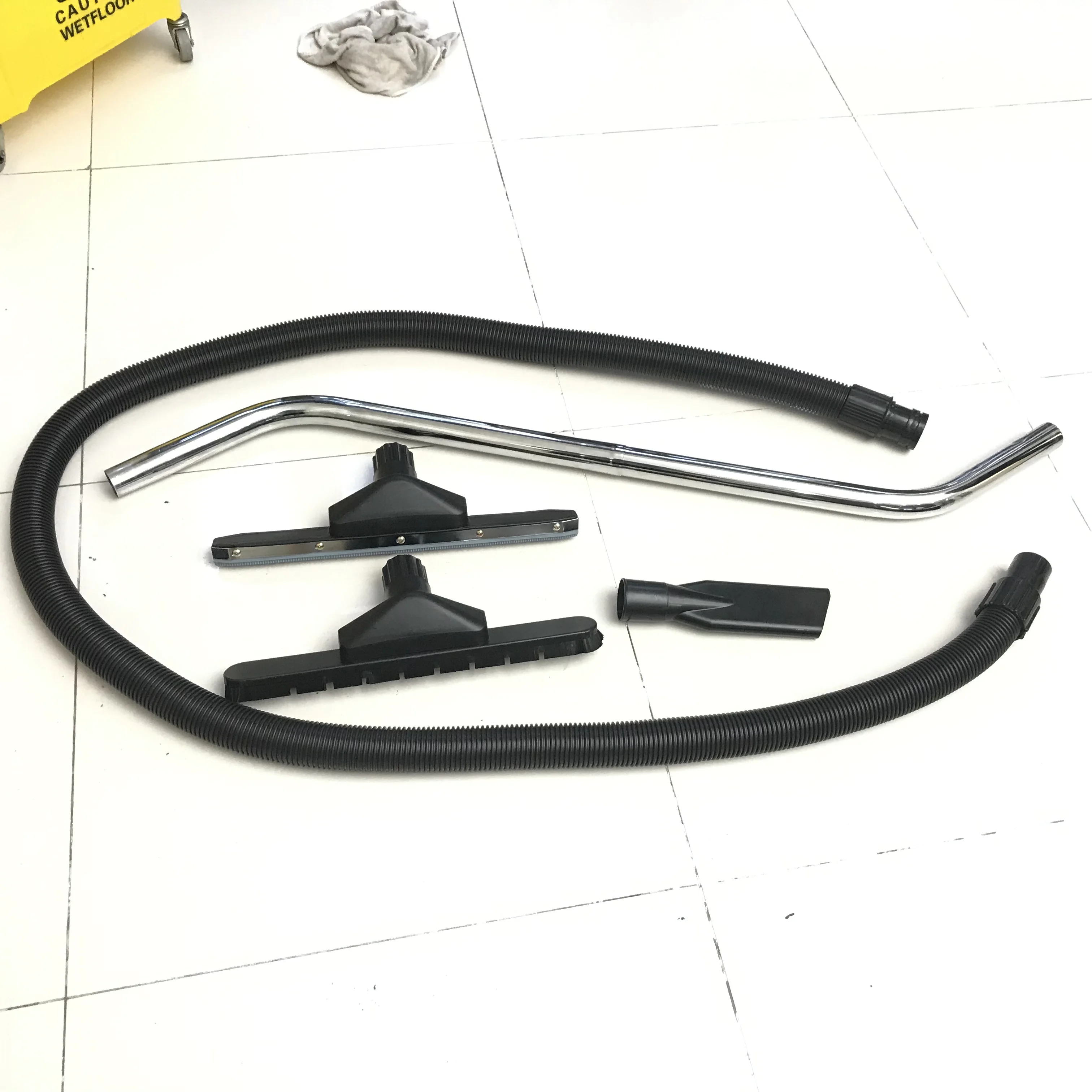 Strong Base Sofa Cleaning Machine Vacuum Cleaner With Drainage Function