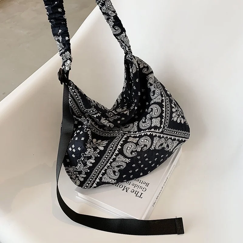 

2020 China Factory Made Hot Women Handbags 3D Printing Paisley Picnic Girls Purse Folk Style Cheap Bandana Canvas Messenger Bag, White \black1\black2