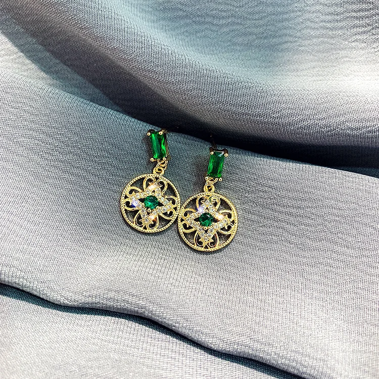 

Real Gold Micro inlaid Flash Diamond Emerald Earrings