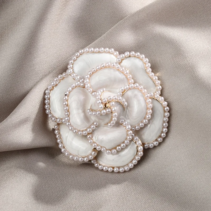 

Sweet White Pink Rose Flower Brooches For Women New Copper Brooch Pins Fashion Clothing Women Jewelry mujer