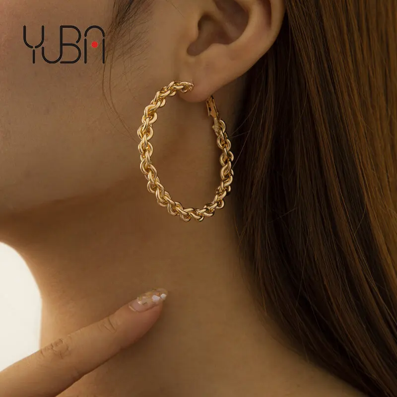 

Fashion Circle Geometric Big Earrings Round Twist Hoop Earring, Picture