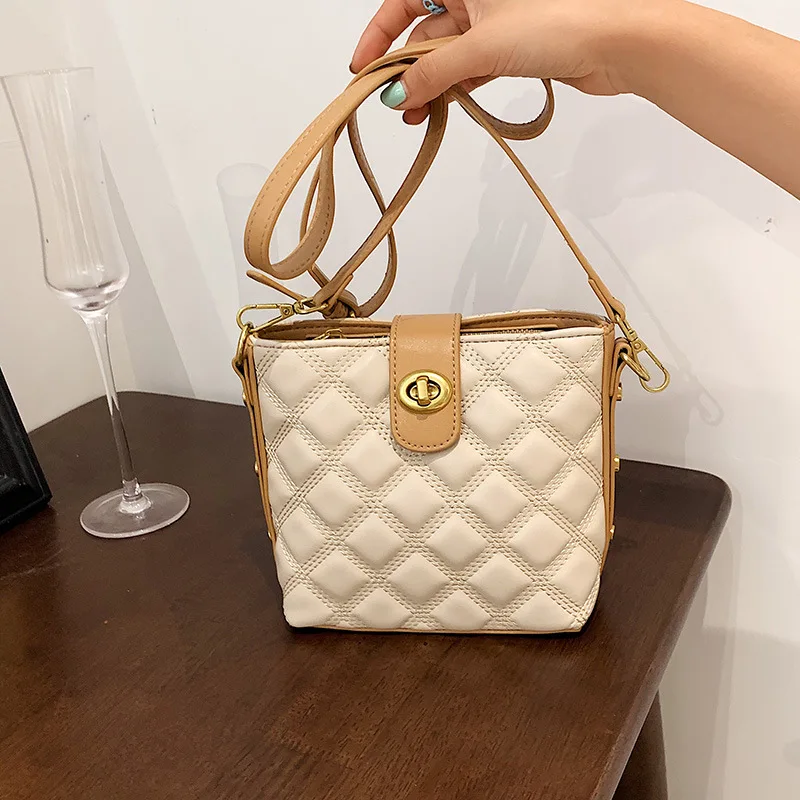 

Simple Shoulder Bag Color Matching Personality Metal Buckle Diamond Pattern Fashion Handbags