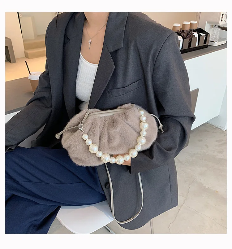 

Autumn and winter clouds fur bags 2020 new Korean all-match pearl handbag woman shoulder bags luxury handbags