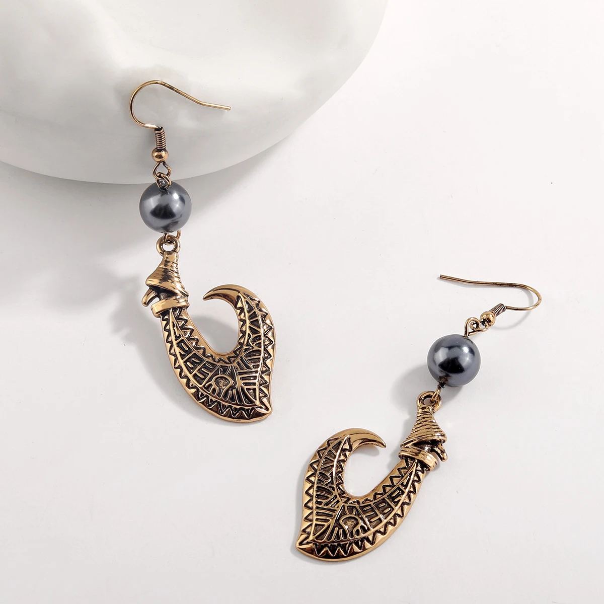 

Factory Cheap cost wholesale hawaiian pearl earrings 18k gold plated hook design black pearl earrings for women stock