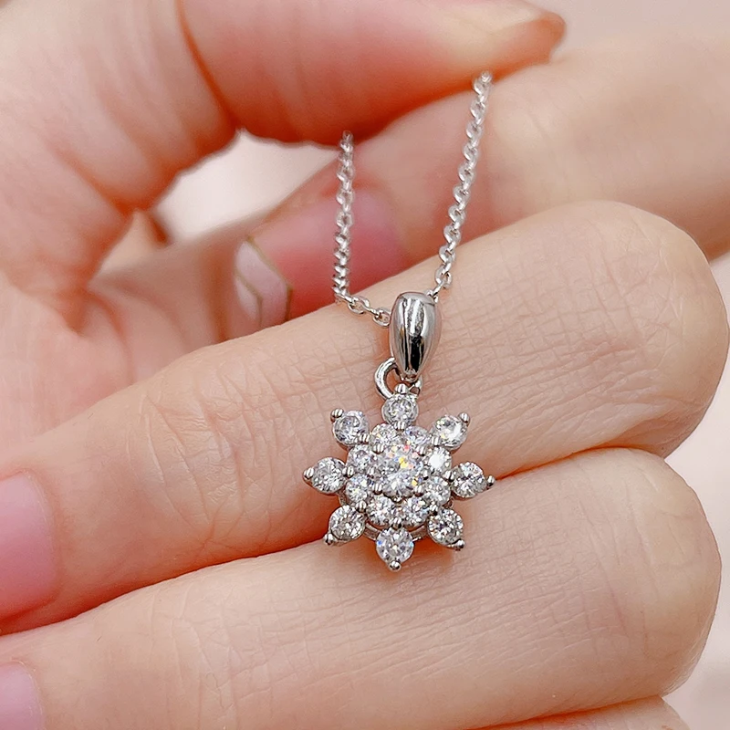 

Summer Christmas Women's Sunflower Snowflake Necklace Pendant inlaid with Zircon Moissanite S925 Necklace Ornaments, White