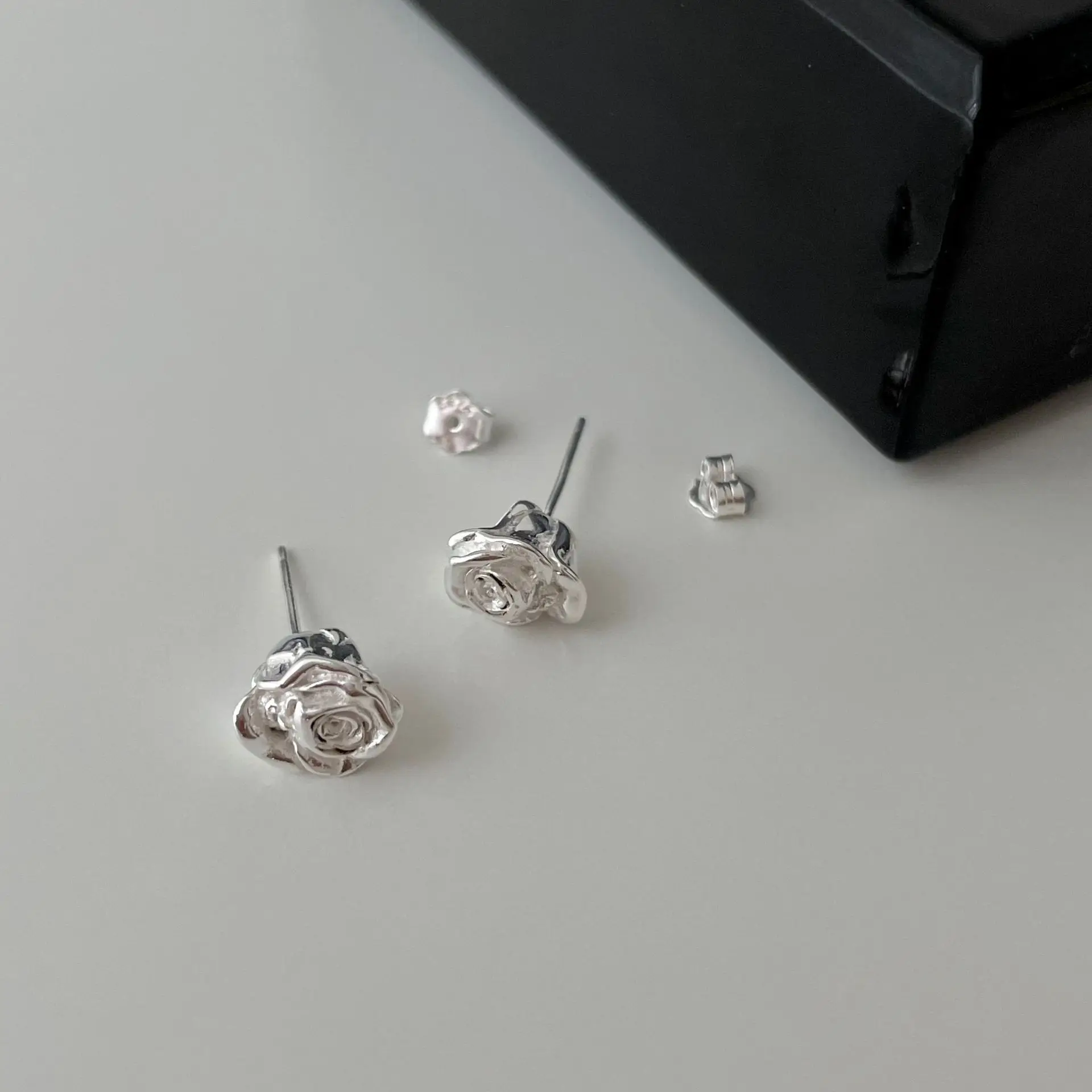 

VIANRLA 925 sterling silver dainty rose stud earring in silver plated