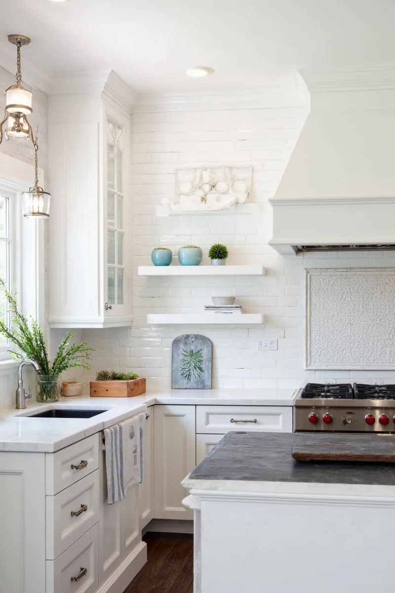 Rounded-edge stainless steel exhaust hood