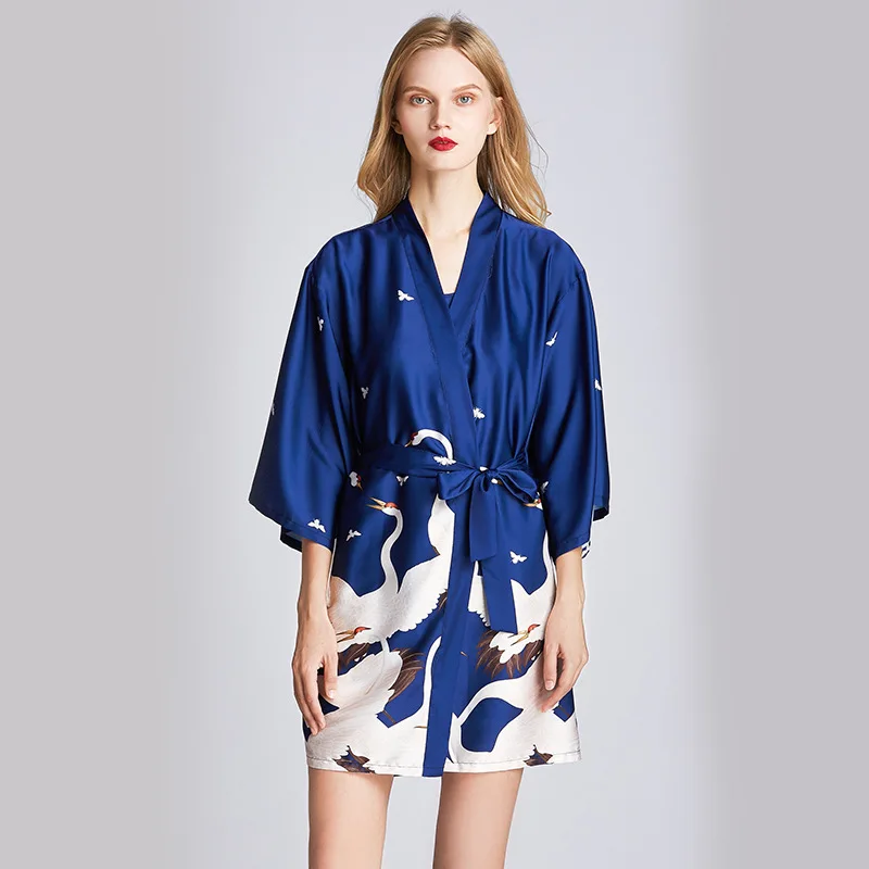 

2022 Designer Women Silk Robe Luxury Pajama Robe Modern Pajamas for Women, Picture shows