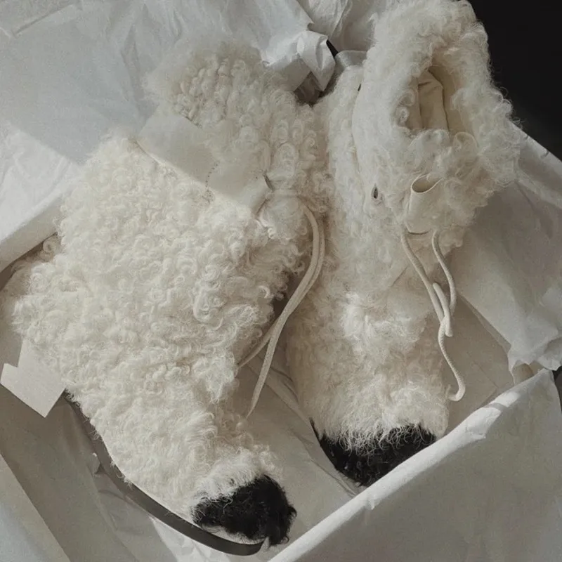 

Wholesale Women's Faux fur Slippers 2021 Furry House Designer Fur Slides Indoor house slippers, A variety of colors,