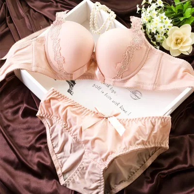 

New Euro-American pure girl underwear and beautiful embroidery with steel ring adjustable student bra suit, As photos show