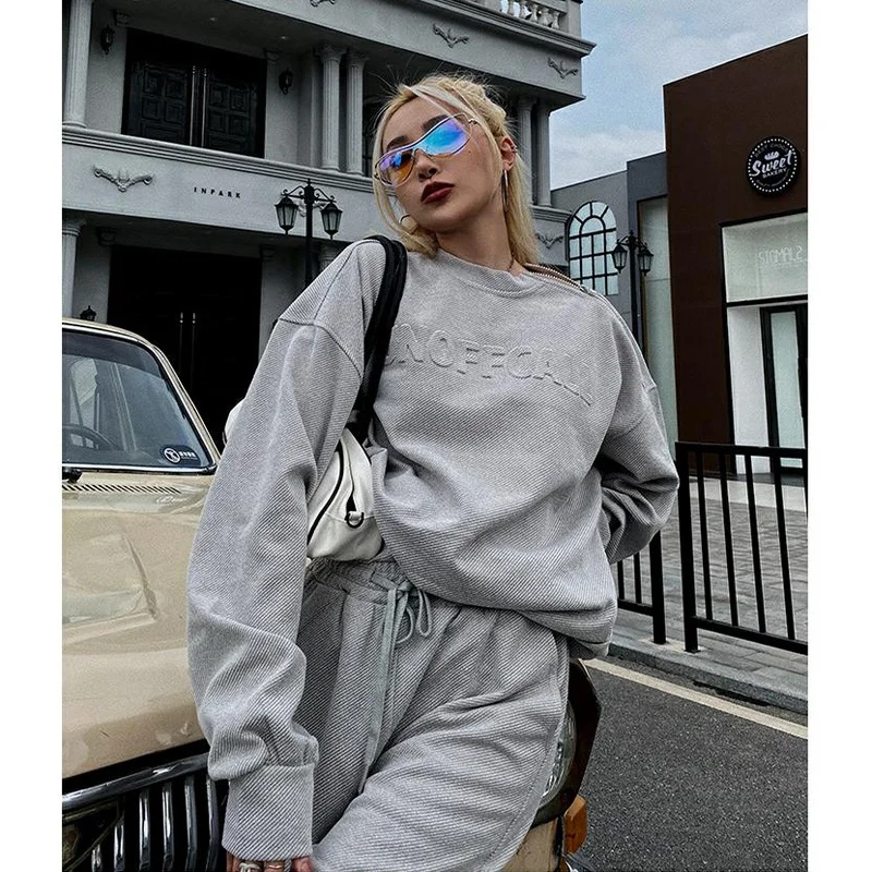 

2021 custom logo embossed sweatshirt women new design shoulder zipper hoodie and sweatpant 2 pieces sets, Customized color