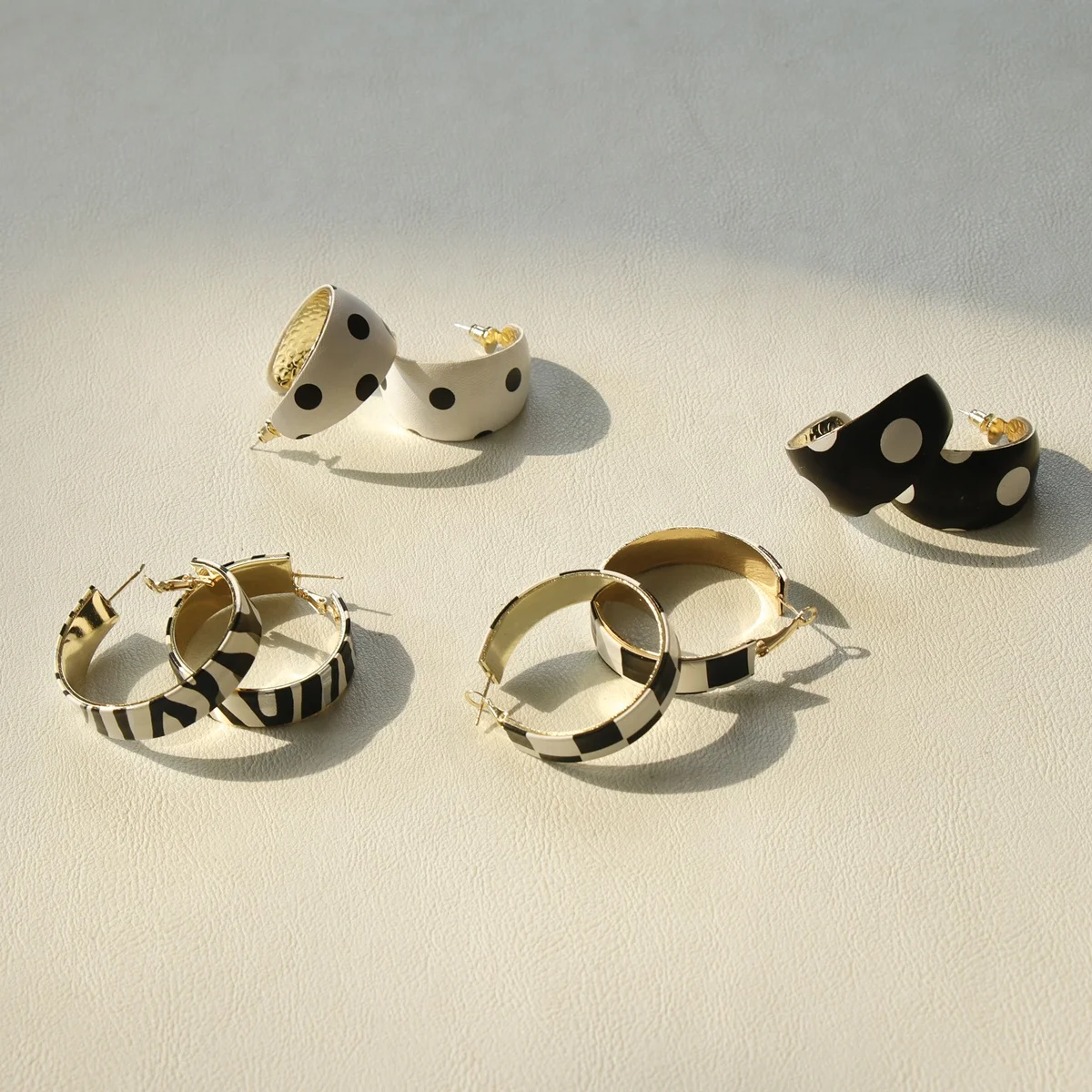 

ouye fashion jewelry metal earrings candy color enamel dripping oil C pendant earrings women wholesale, Picture show