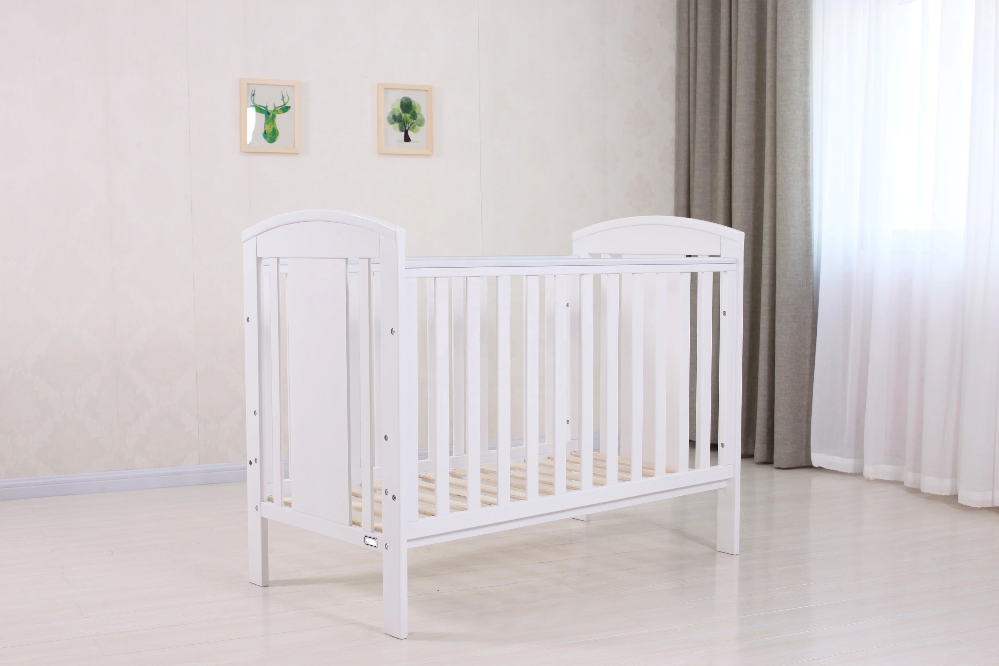 
Natural classic Wood material Baby crib 
