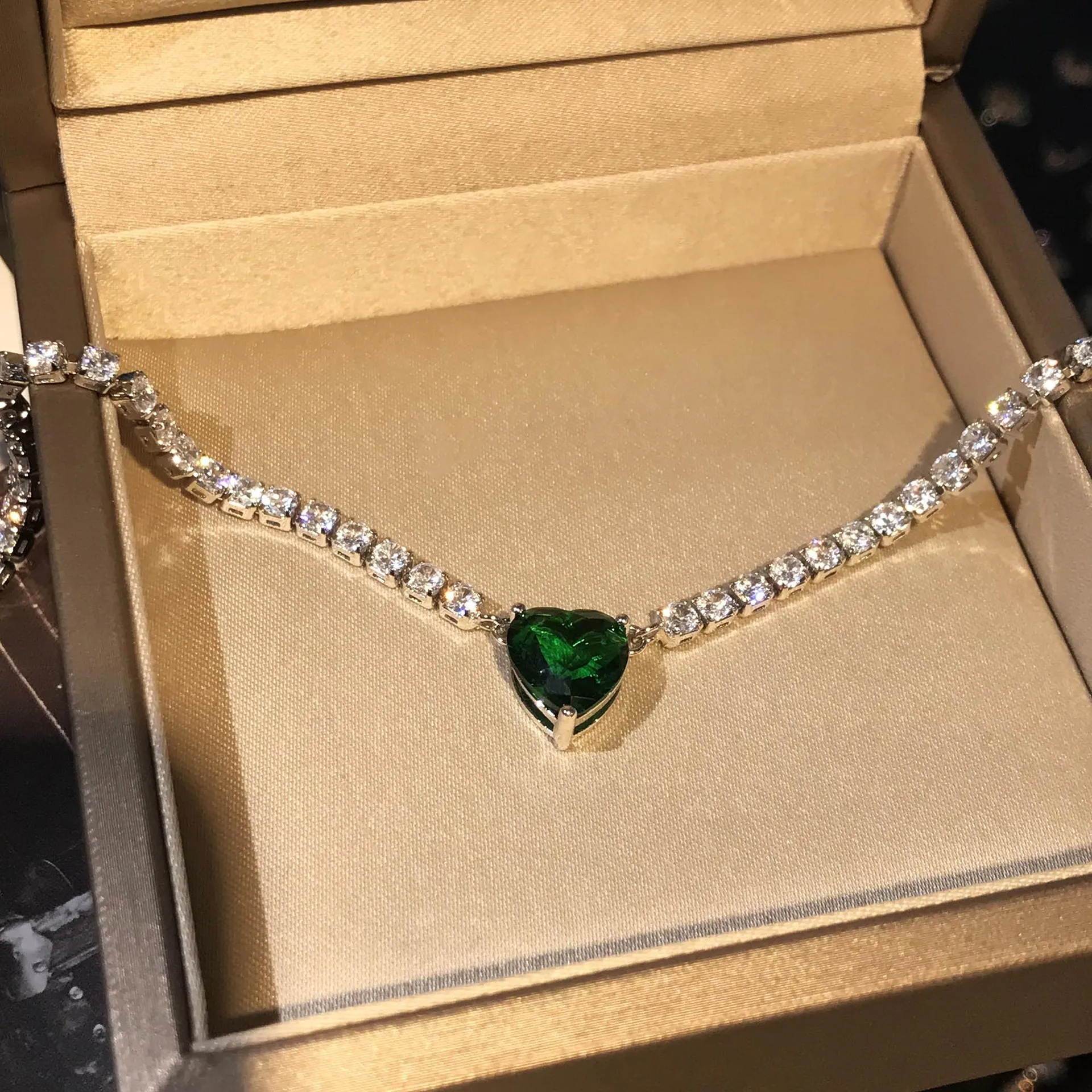 

Luxury Jewelry Sparkle AAA Iced Out Cubic Zircon Crystal Tennis Chain Choker Necklace Diamond Emerald Heart Pendant Necklace