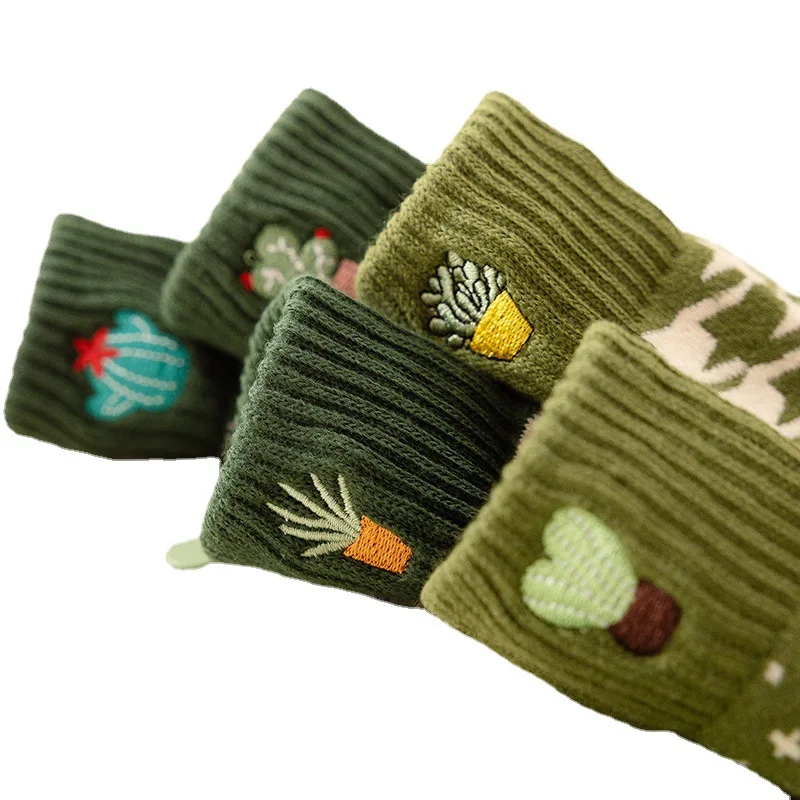 

Jingwen OEM green embroidered warm plush cotton winter socks