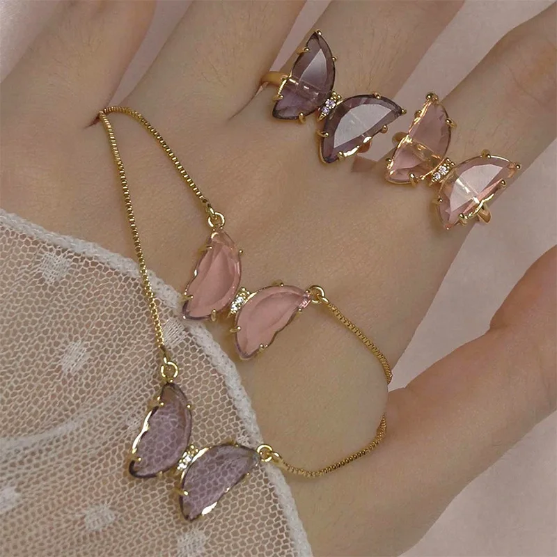 

New Fashion Gilded Open Ring Manufacturer Direct Sales Copper Rings Jewelry Women Crystal Glass Gold Plated Butterfly Rings, Picture shows