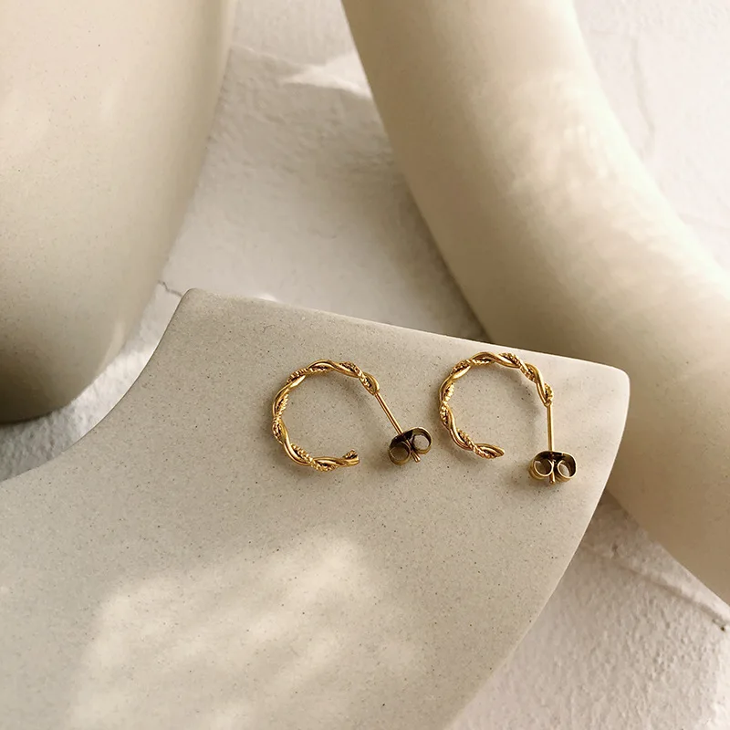 

New 18K Real Gold IP Plated Stainless Steel C Shaped Twist Hoop Earrings Custom INS Simple Design Twisted Rope Earring For Girls