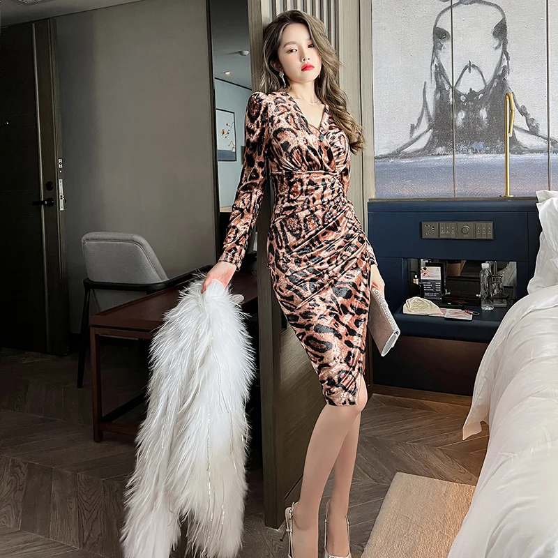 

ZYHT 5585 V Neck Leopard Print Sexy Dress Womens Ruched Velvet Dress Mature Female Bodycon Dress