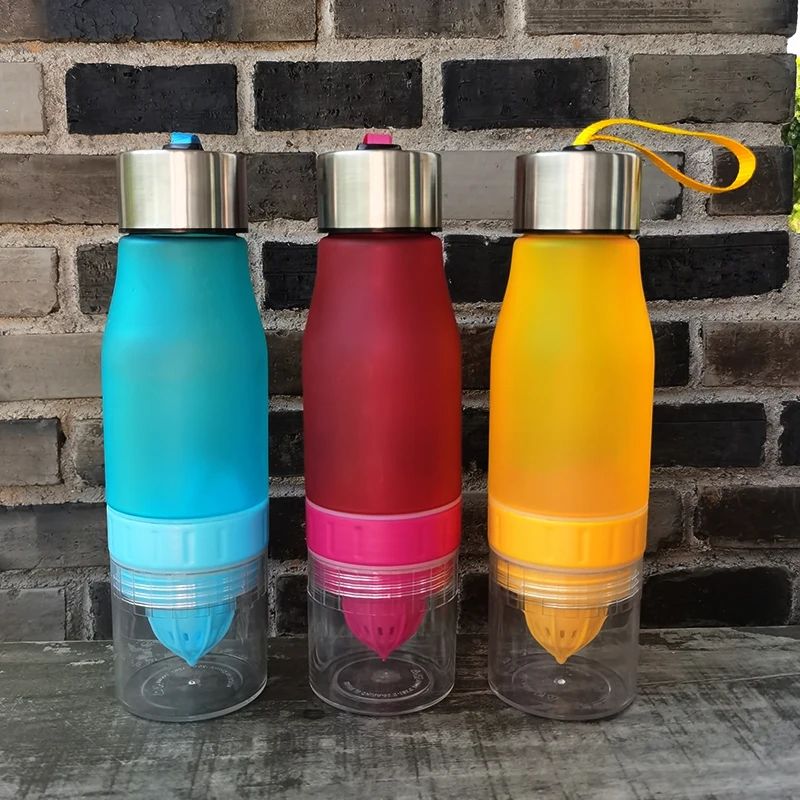 

BPA Free Plastic Drinkware Type H2O Fruit Infuser Lemon Water Bottle, Pantone color