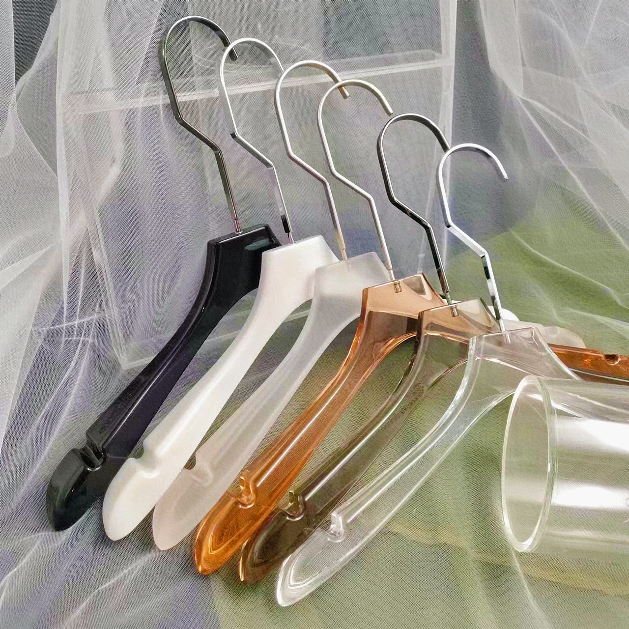 

Custom Clear Crystal Hangers Black Pants Trouser Rack Plastic Gold Hook Luxury Coat Clothes Store For Man Woman Acrylic Hanger