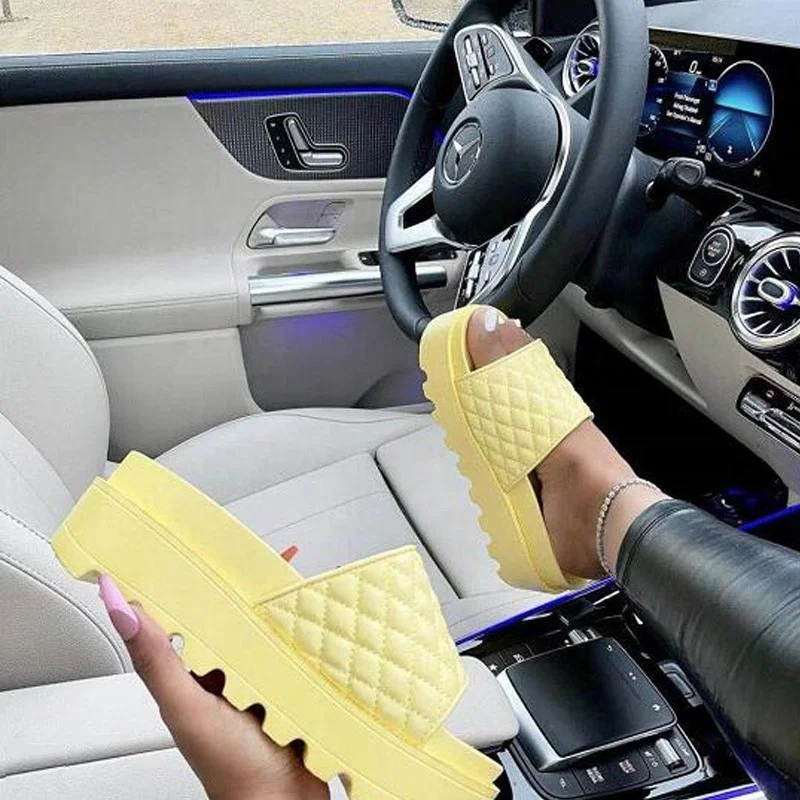 

2021 New Arrival Platform Ladies Summer Slippers for women slippers and Women Outdoor Slides Sandals women casual shoes