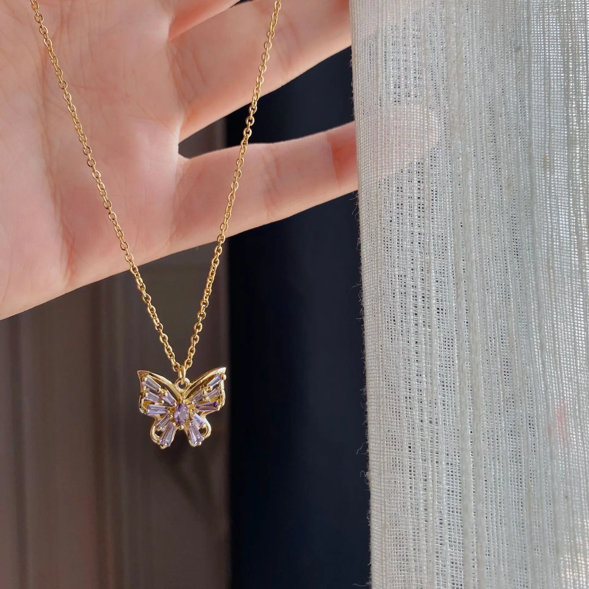 

Birthday Gifts Jewelry Crystal Butterfly Pendant Necklace Delicate Purple Zircon Butterfly Clavicle Choker Necklace