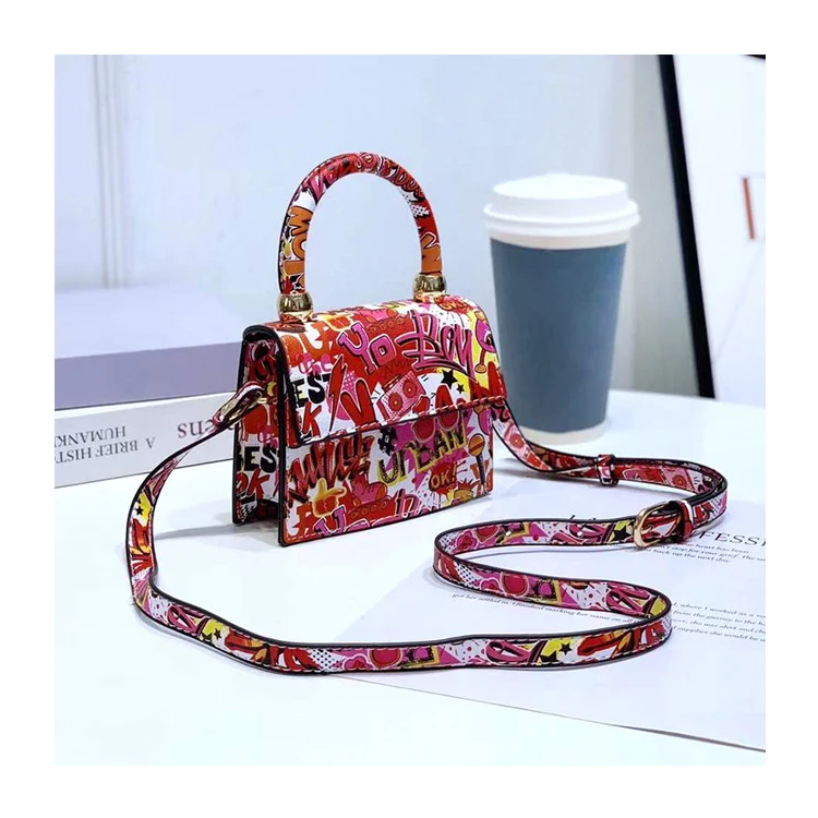 

The new fashionable 2021 personality trend messenger graffiti shoulder girl handbag