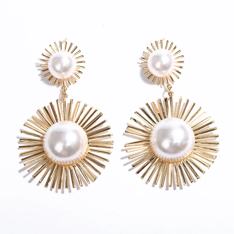 

Geometric Shape Ladies Pearl Earrings Female Street Shooting Alloy Earrings Women Wholesale Jewelry Hoop Earrings